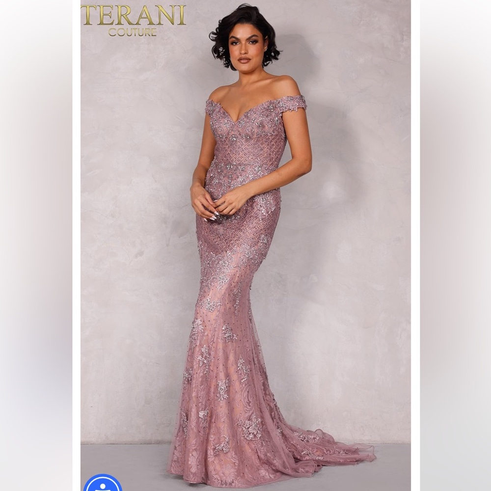 Beautiful Terani dress. Size 8. I'm 5'2, 116 pounds. Color is dusty rose.